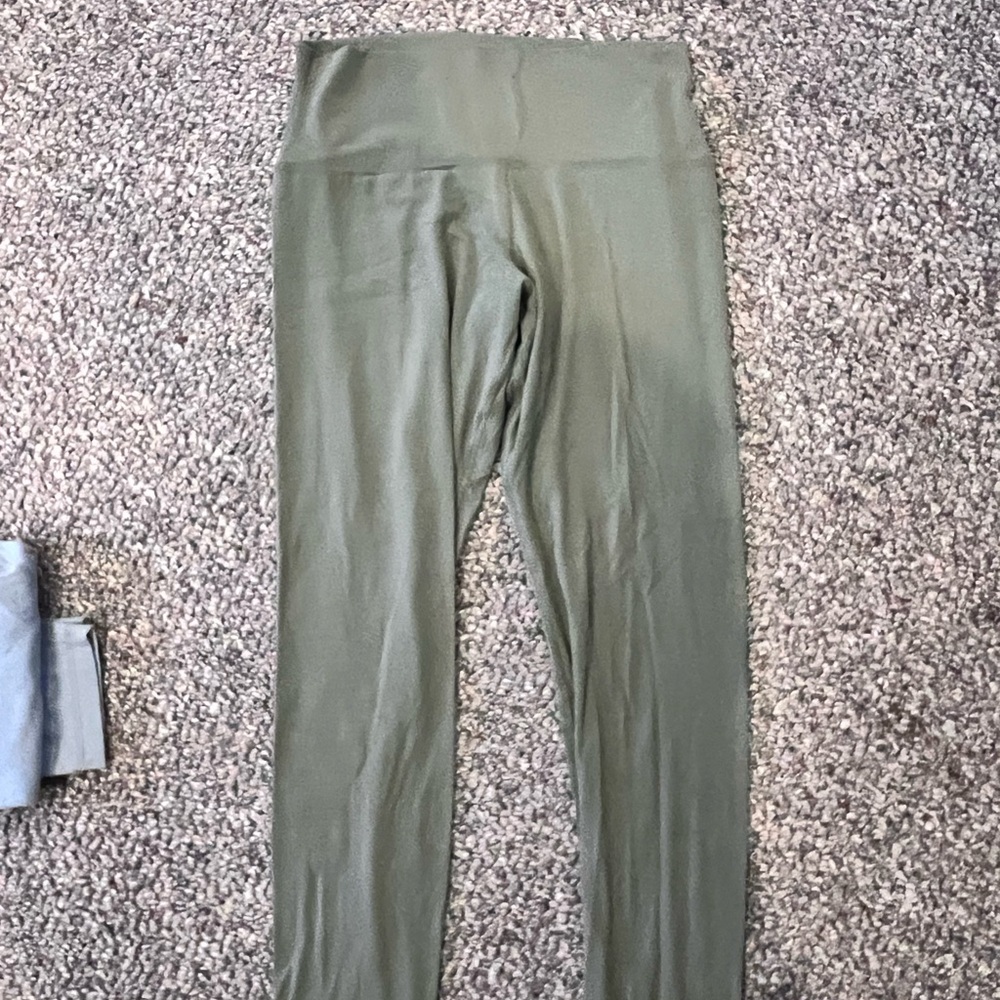 Aritzia Golden Cheeky Hi-Rise Leggings Smoky Sage Size 12
